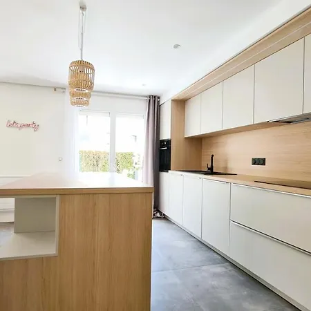 Apartment Proche Du Et Des Commerces, Neuf, Au Calme, Avec 3 Et Grande Terrasse *