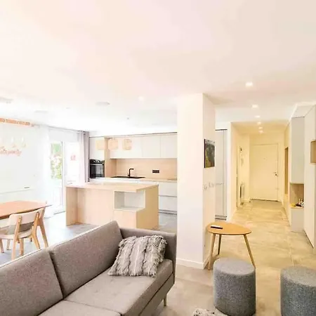 Apartment Proche Du Et Des Commerces, Neuf, Au Calme, Avec 3 Et Grande Terrasse Annecy