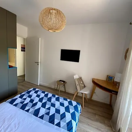 Apartment Proche Du Et Des Commerces, Neuf, Au Calme, Avec 3 Et Grande Terrasse *